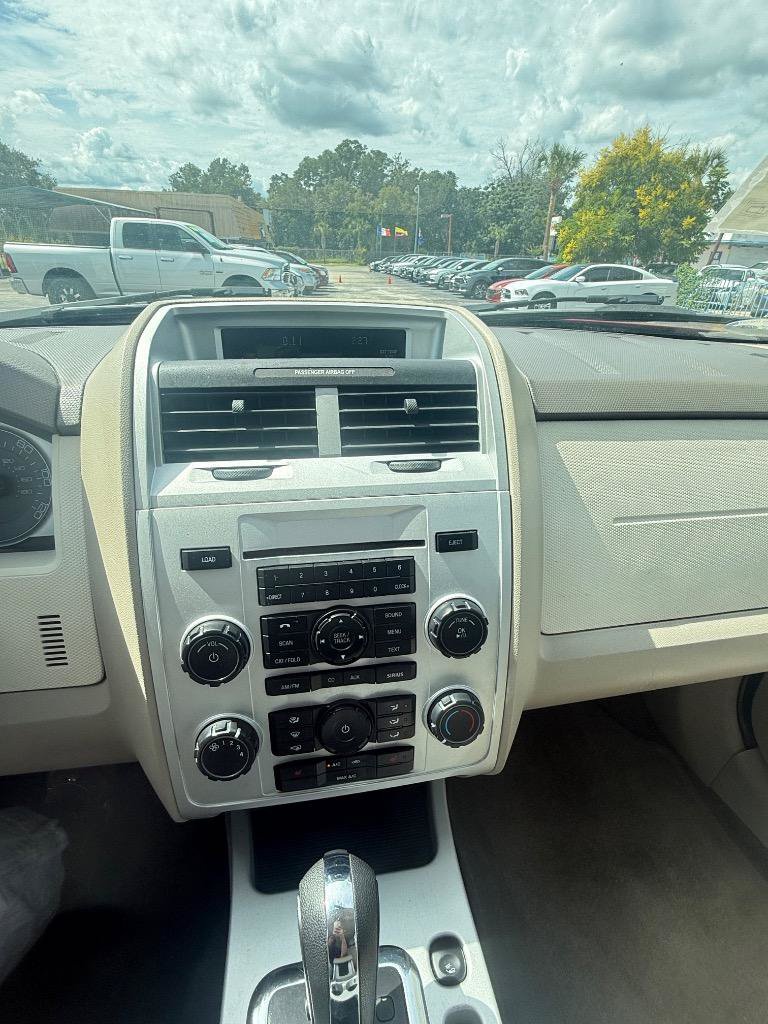 Used 2010 Mercury Mariner Premier FWD image 12
