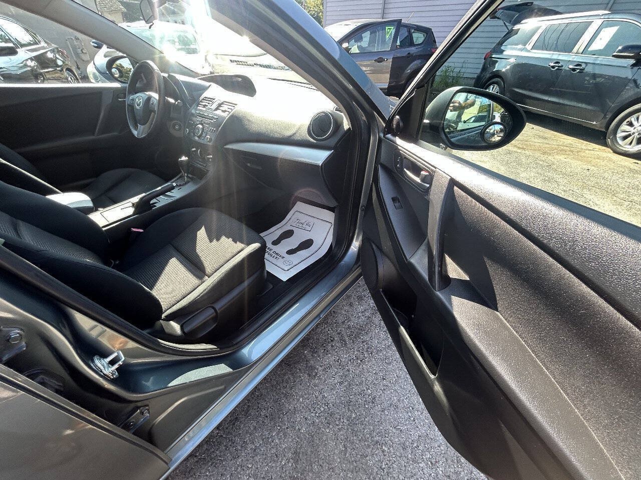 Used 2012 MAZDA MAZDA3 i Touring FWD image 9