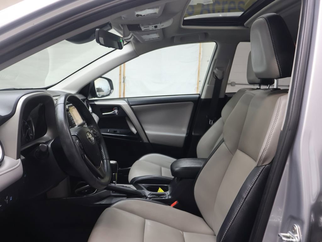 Used 2017 Toyota RAV4 Limited image 16
