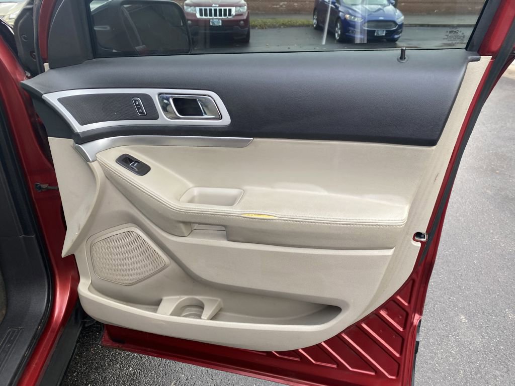 Used 2015 Ford Explorer XLT w/ Equipment Group 202A image 19