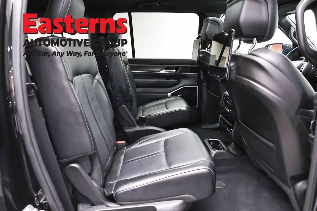 Used 2024 Jeep Wagoneer Series III w/ Premium Group I AWD/4WD image 27