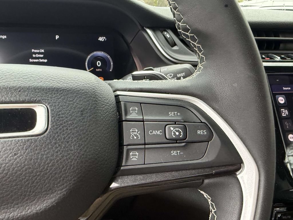 Used 2023 Jeep Grand Cherokee Laredo AWD/4WD image 30