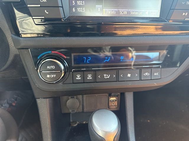 Used 2015 Toyota Corolla LE image 10