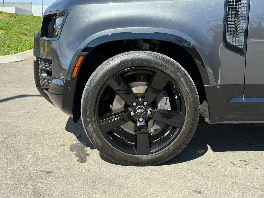 Certified 2023 Land Rover Defender 110 X-Dynamic SE image 10