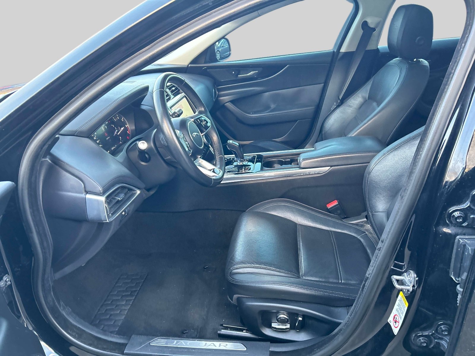 Used 2020 Jaguar XE S image 11