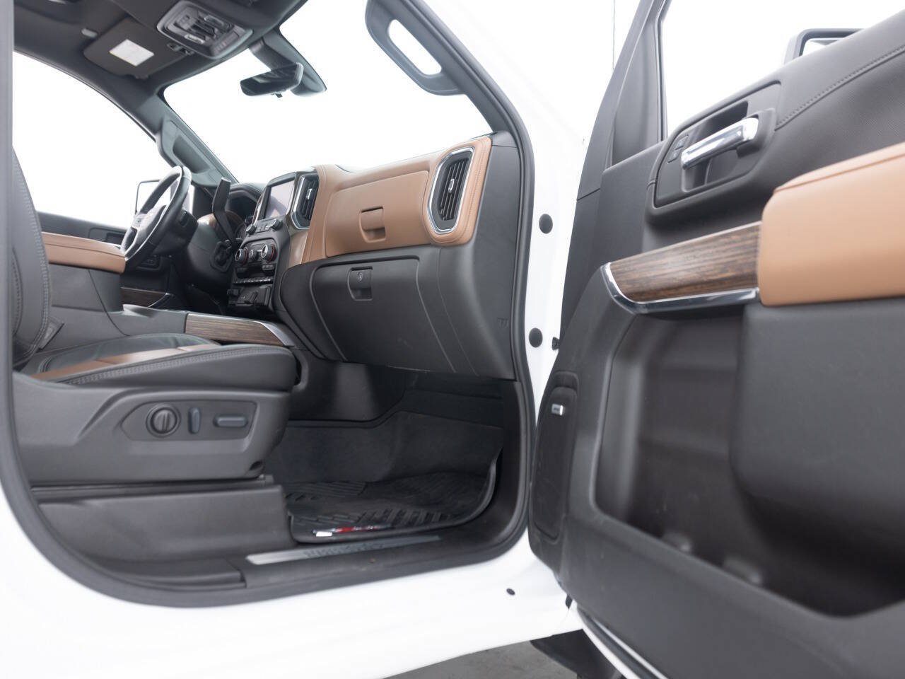 Used 2023 Chevrolet Silverado 2500 High Country w/ Z71 Off-Road Package AWD/4WD image 32