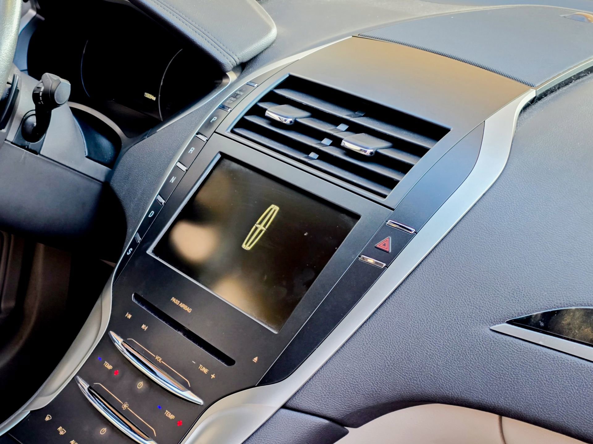 Used 2016 Lincoln MKZ image 16