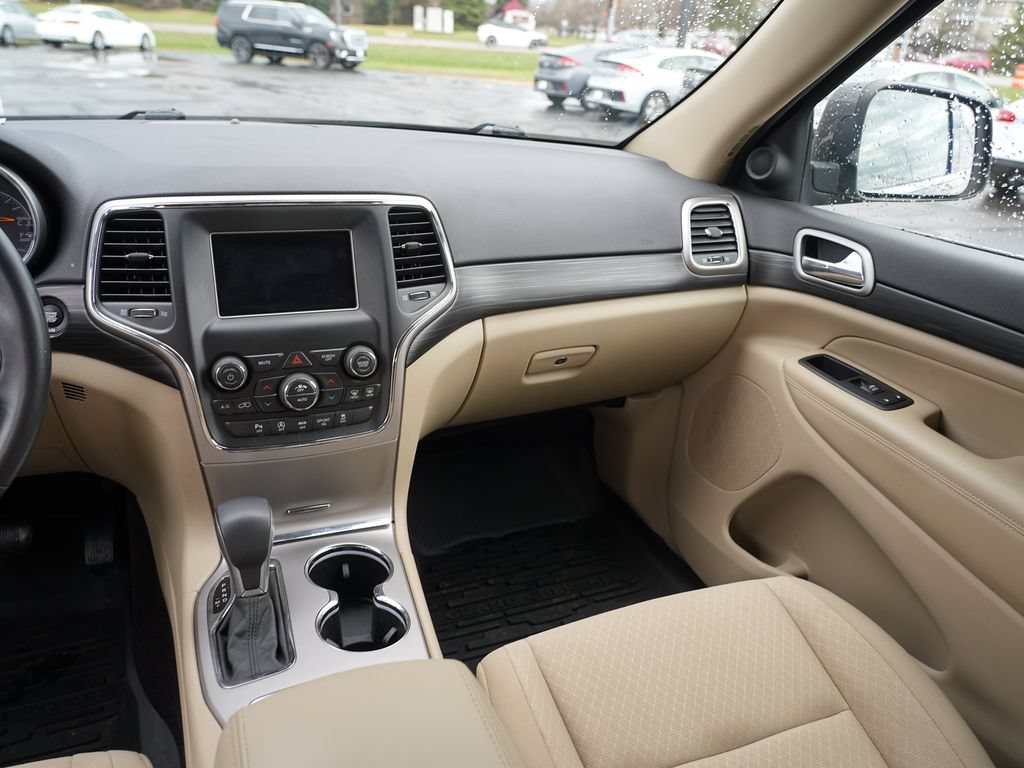 Used 2019 Jeep Grand Cherokee Laredo AWD/4WD image 21