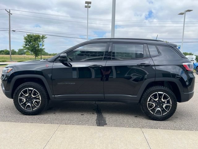 Certified 2024 Jeep Compass Trailhawk AWD/4WD image 9