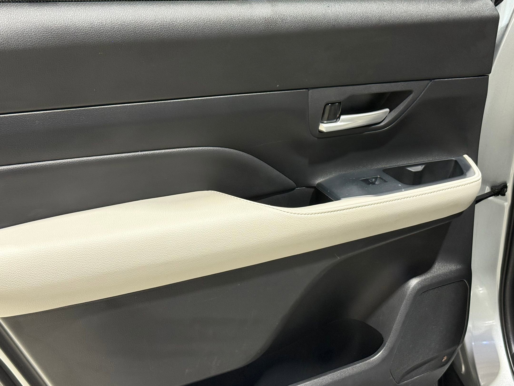 Used 2024 Toyota Grand Highlander AWD Hybrid image 36