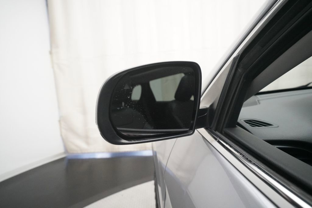 Used 2019 Jeep Cherokee Limited image 24