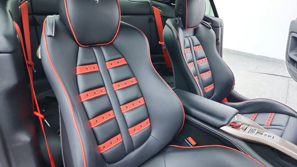 Used 2014 Ferrari California image 21