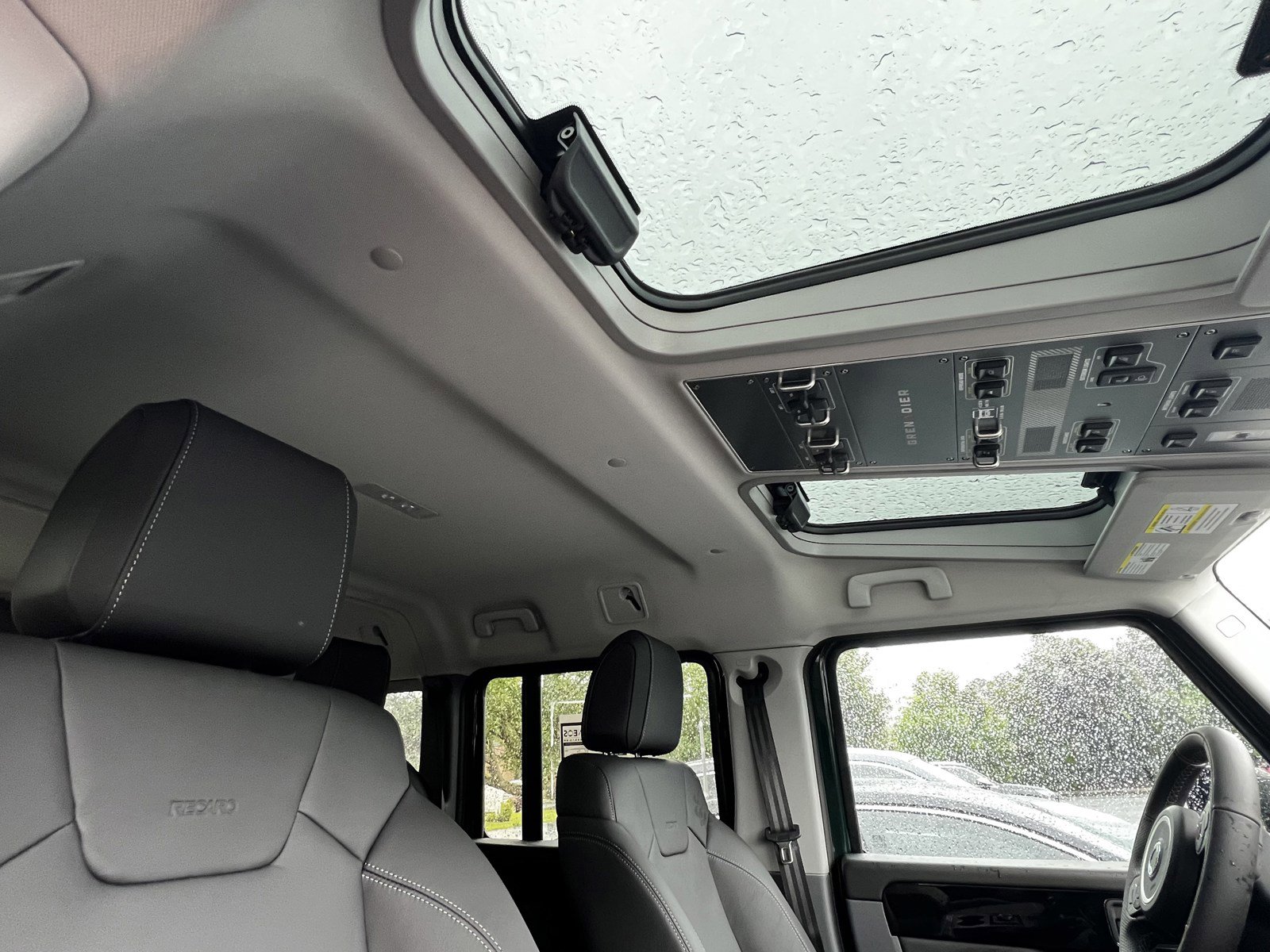 Used 2025 INEOS Grenadier Fieldmaster Edition image 32