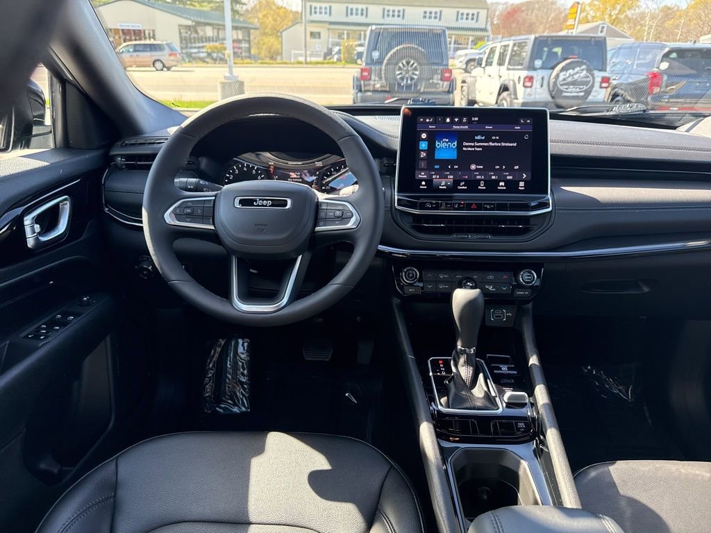 Used 2026 Jeep Compass Limited AWD/4WD image 19