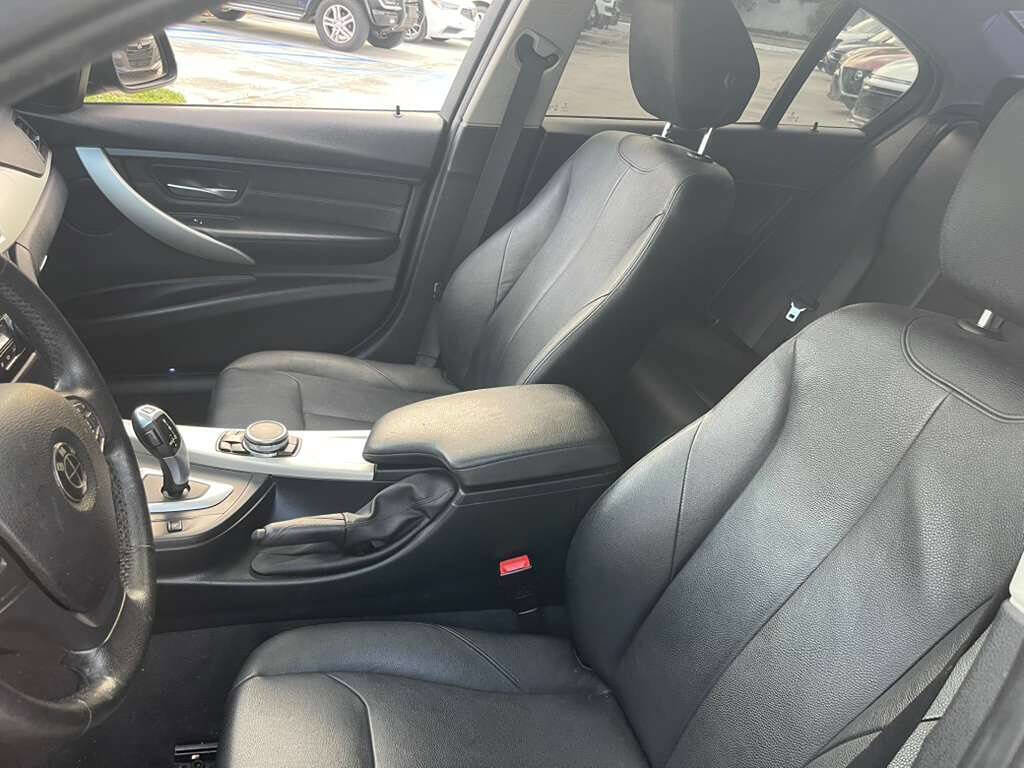 Used 2017 BMW 320i xDrive Sedan image 14