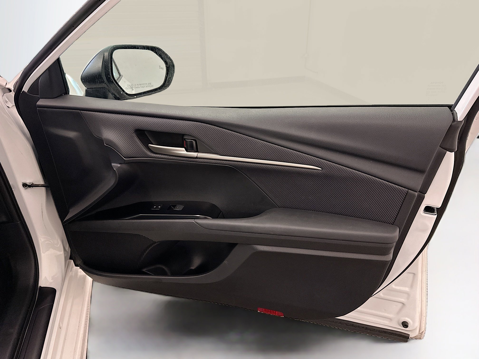 Used 2025 Toyota Camry SE image 33