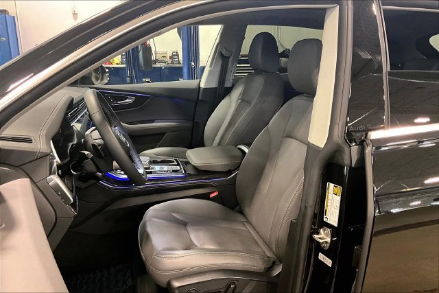 Used 2025 Audi Q8 Premium Plus AWD/4WD image 25