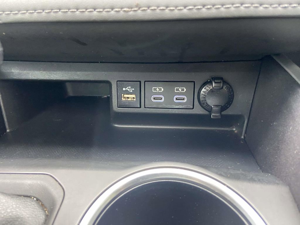 Used 2024 Toyota Highlander XLE image 27