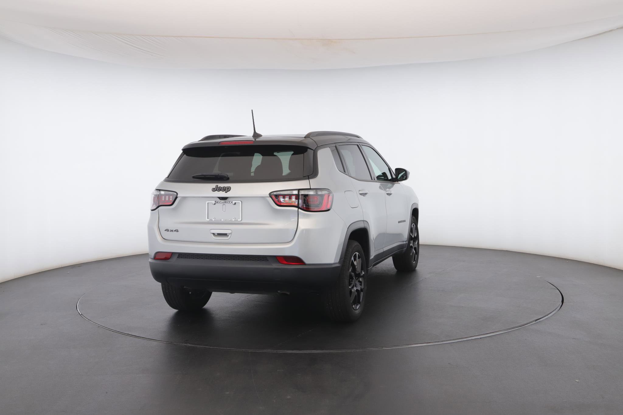 Used 2024 Jeep Compass Latitude w/ Sun and Sound Group image 28