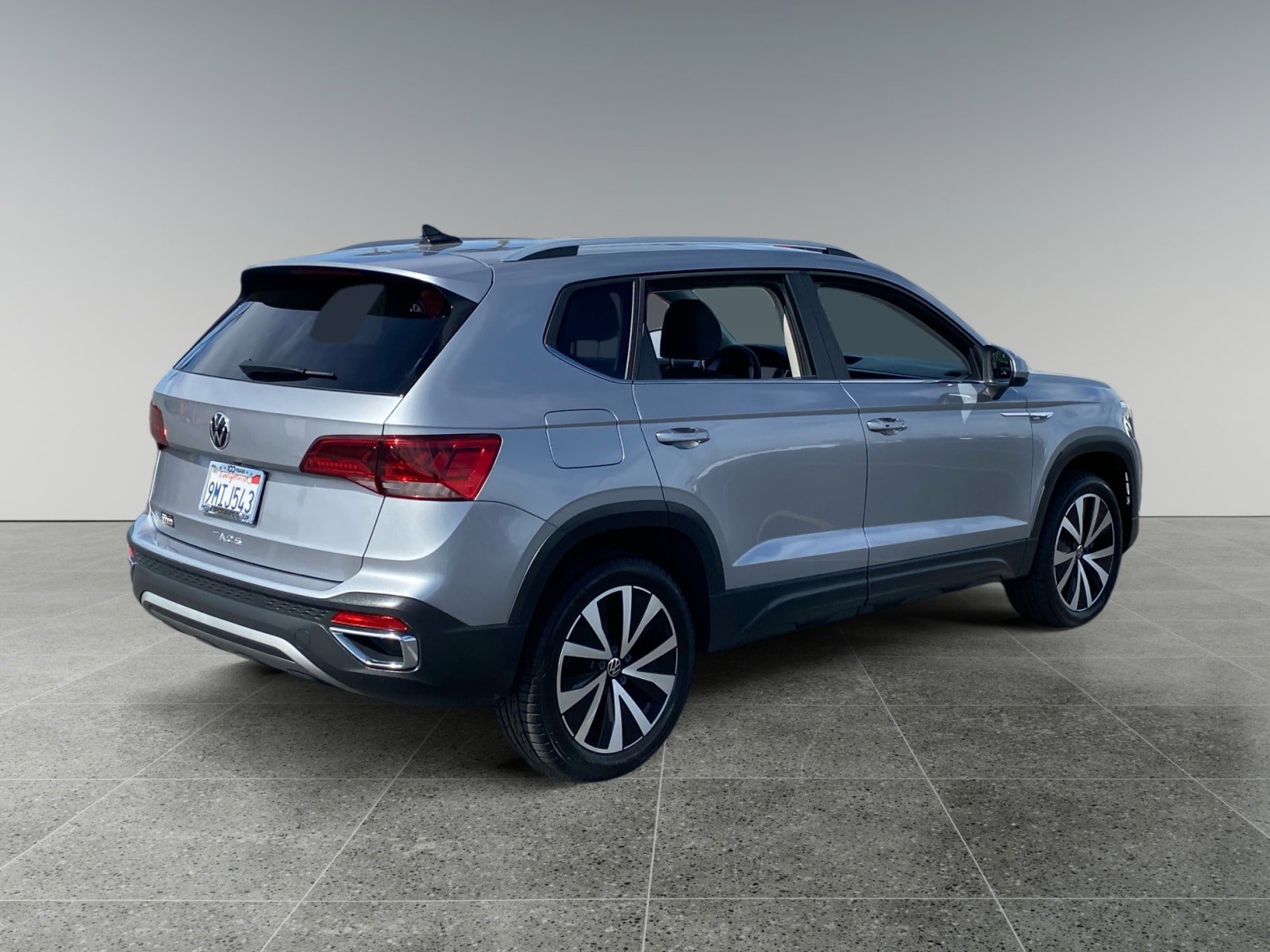 Used 2024 Volkswagen Taos SE image 5