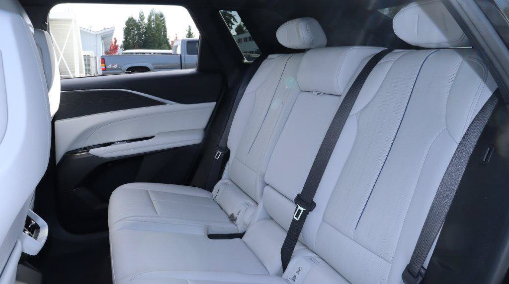 Certified 2024 Cadillac Lyriq Luxury AWD/4WD image 29