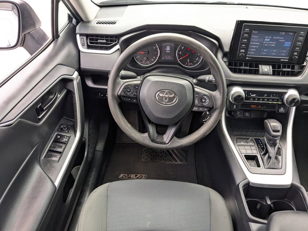 Used 2022 Toyota RAV4 LE AWD/4WD image 15