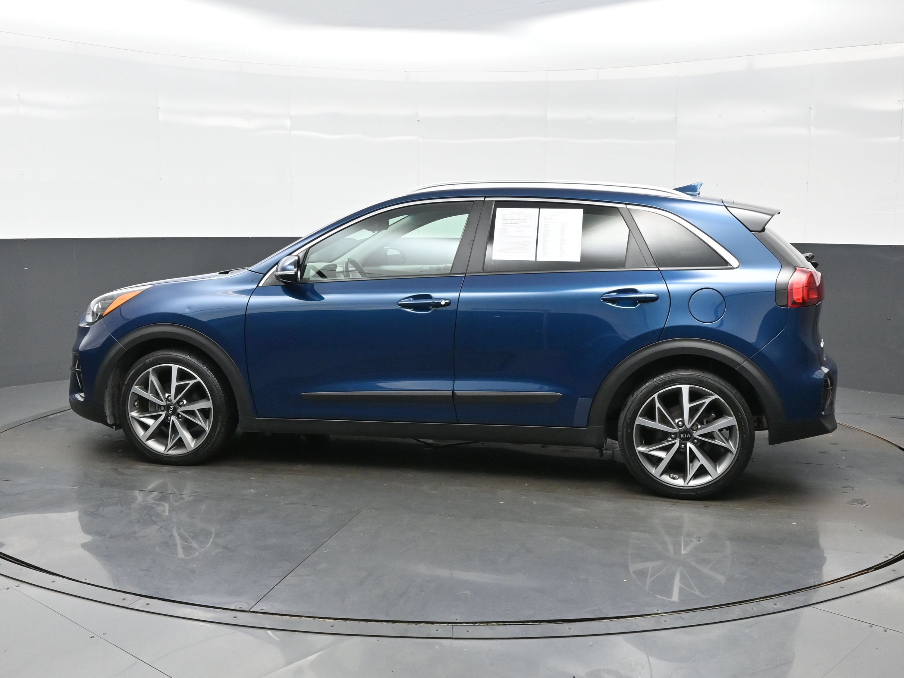 Used 2021 Kia Niro Touring FWD image 3