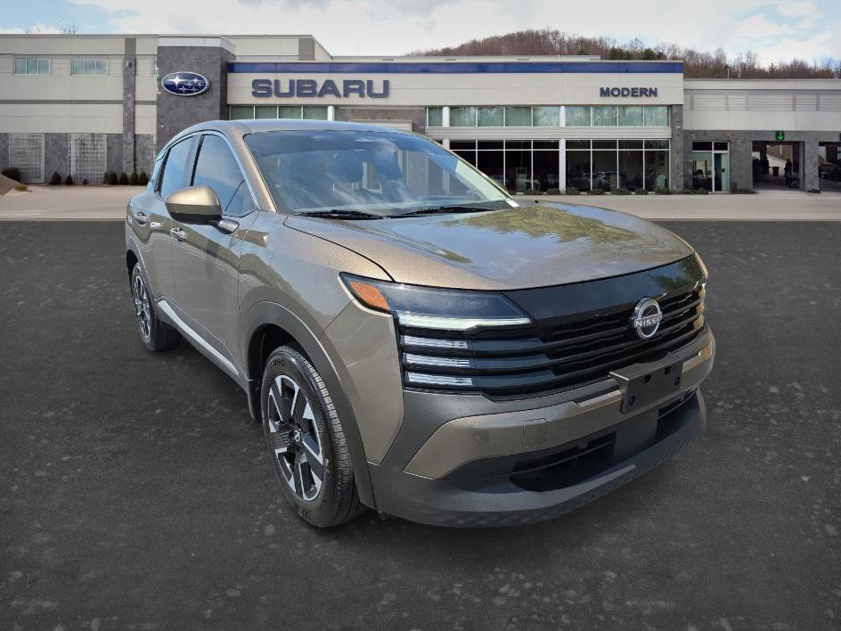 Used 2025 Nissan Kicks SV image 3