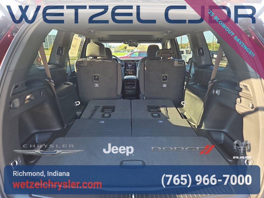 New 2025 Jeep Grand Cherokee L Laredo image 8