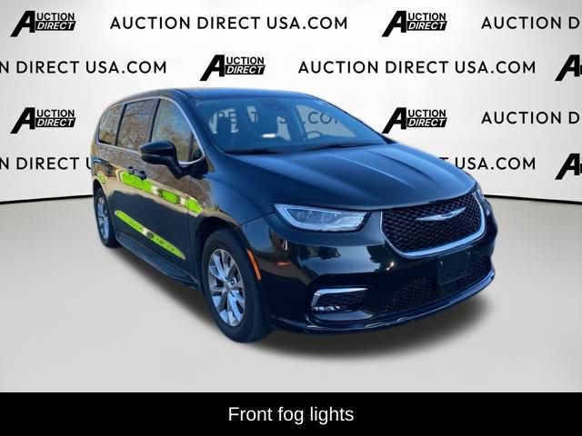 Used 2023 Chrysler Pacifica Touring-L image 3