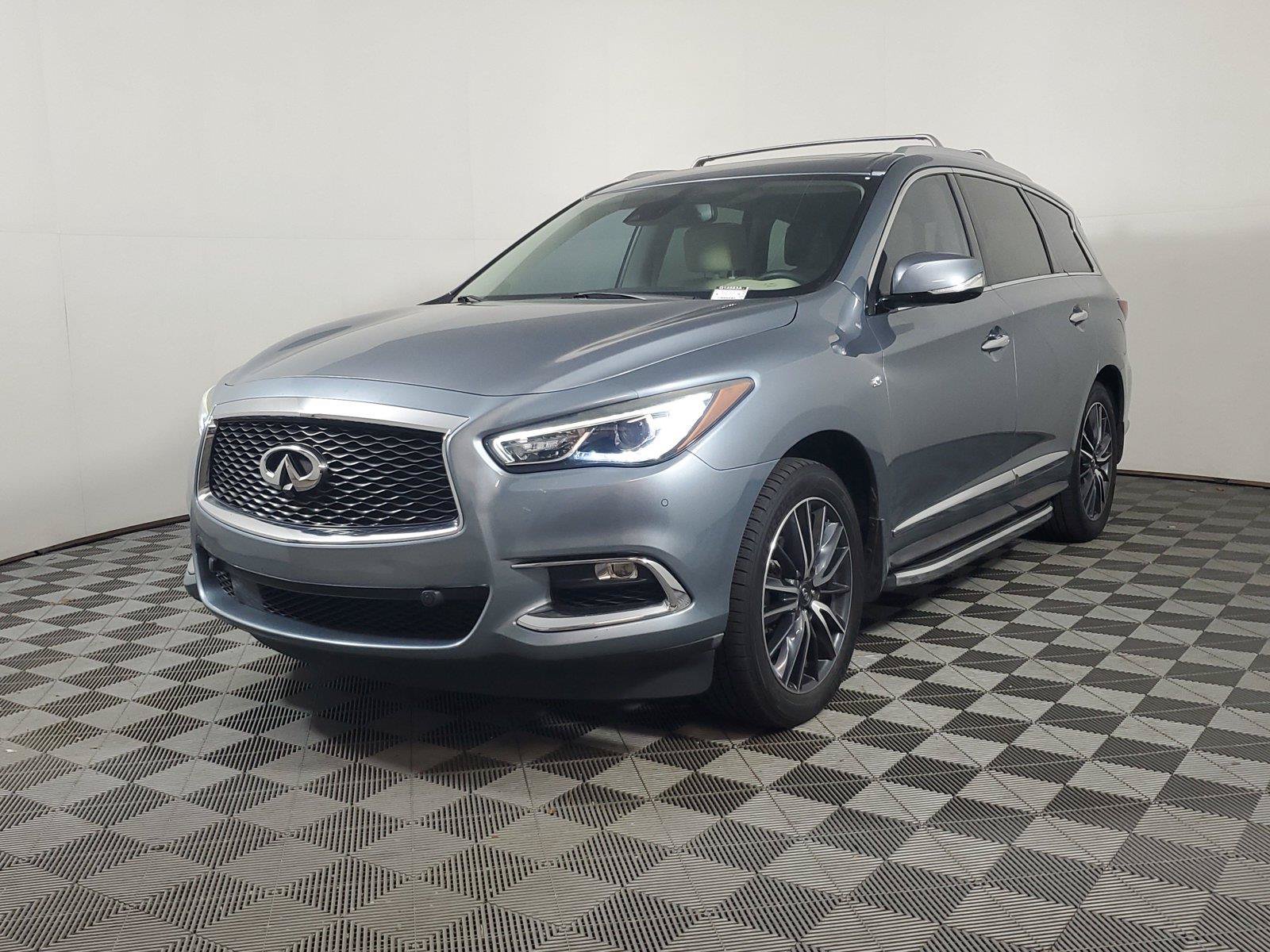 Used 2018 INFINITI QX60 FWD w/ Deluxe Technology Package image 3