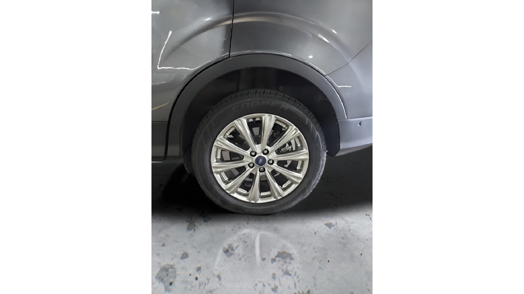 Used 2017 Ford Escape Titanium w/ Equipment Group 301A AWD/4WD image 18