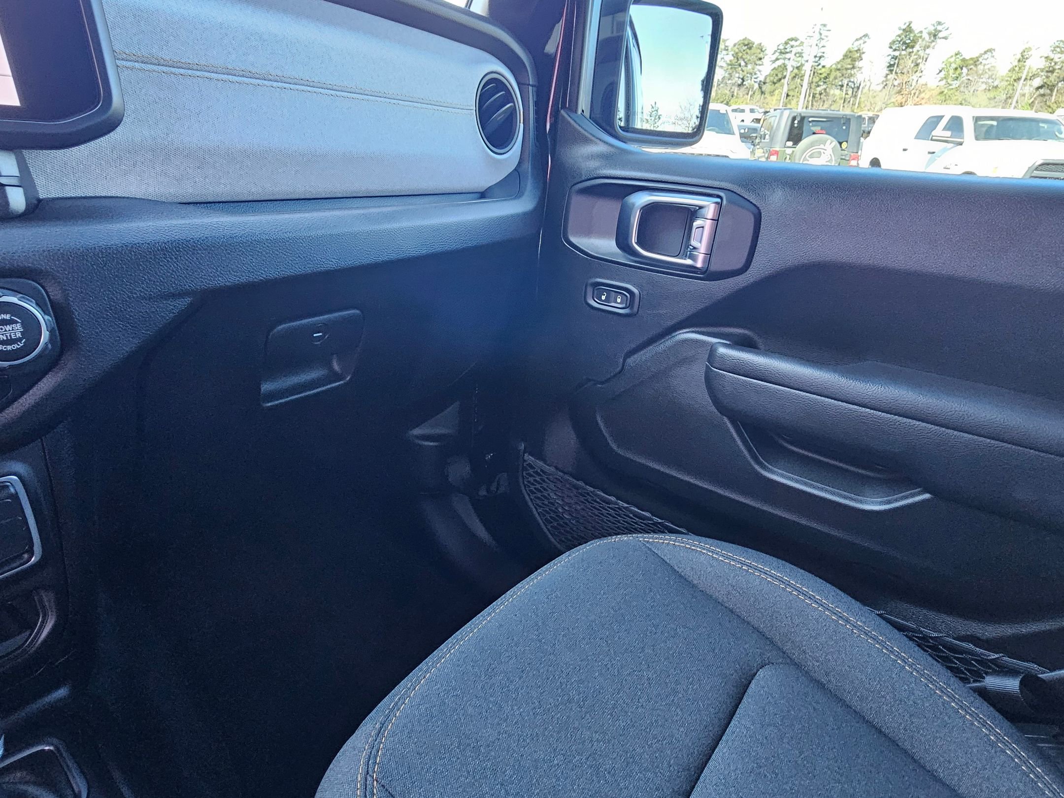 Used 2025 Jeep Wrangler Sport image 11
