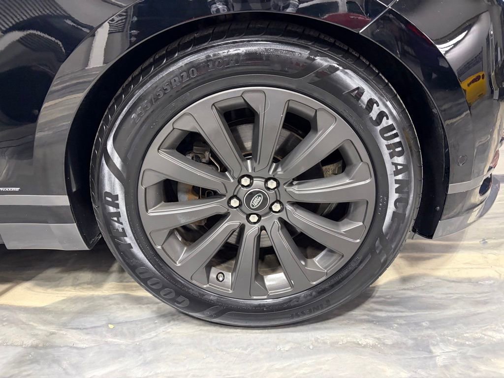 Used 2019 Land Rover Range Rover Velar R-Dynamic SE image 26