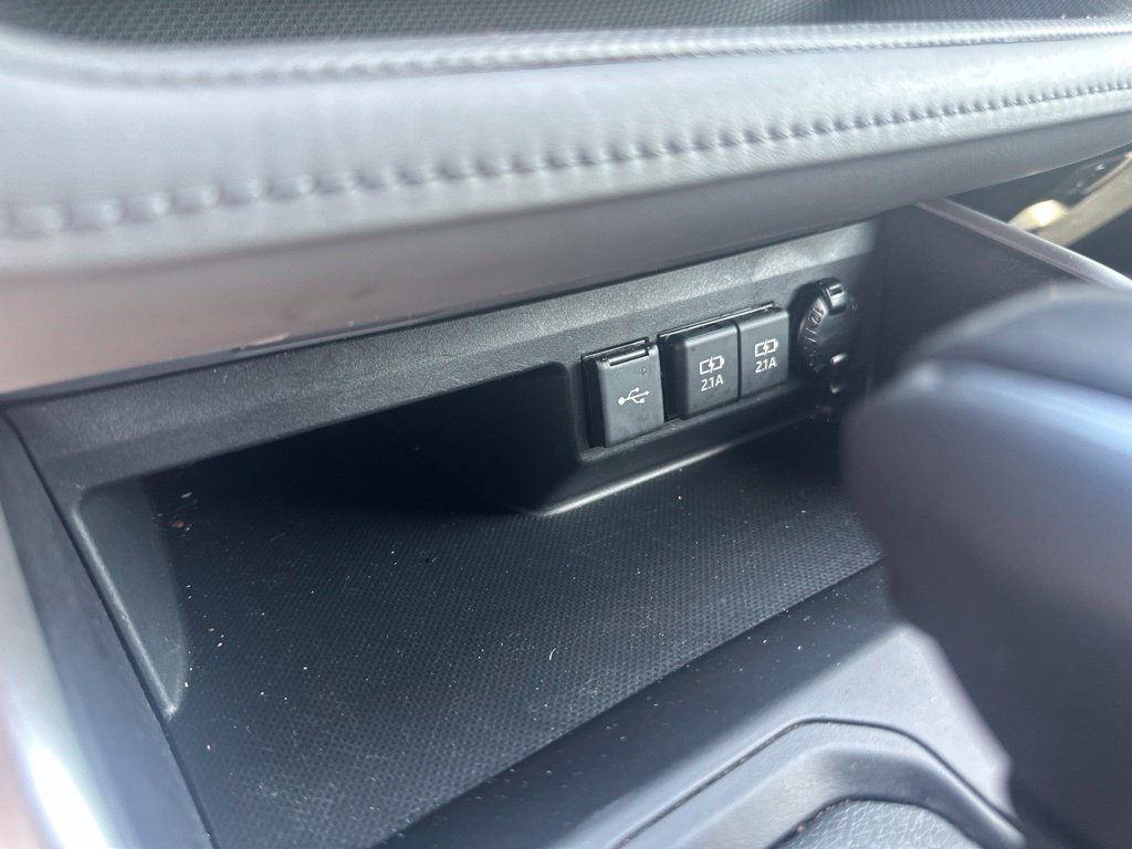 Used 2021 Toyota Highlander XLE FWD image 24