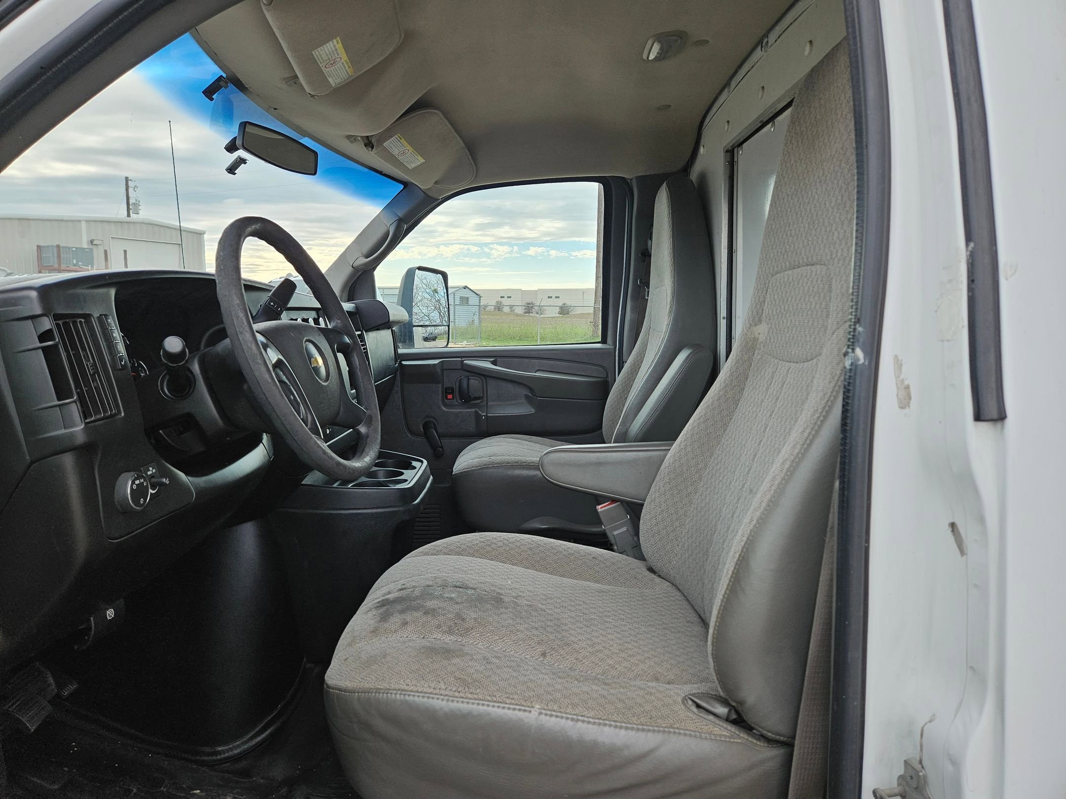 Used 2015 Chevrolet Express 3500 Extended image 9