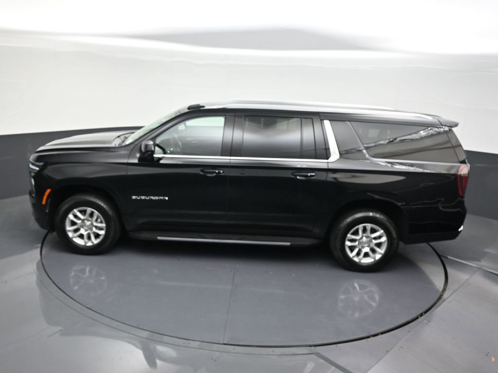 Used 2025 Chevrolet Suburban LT image 21