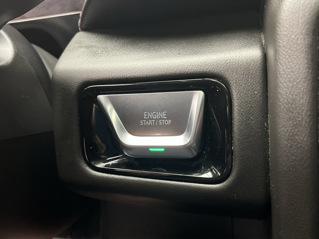 Certified 2025 GMC Yukon XL AT4 w/ AT4 Premium Package AWD/4WD image 24