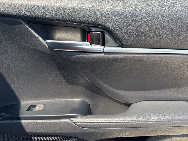 Used 2020 Toyota Camry XLE image 12