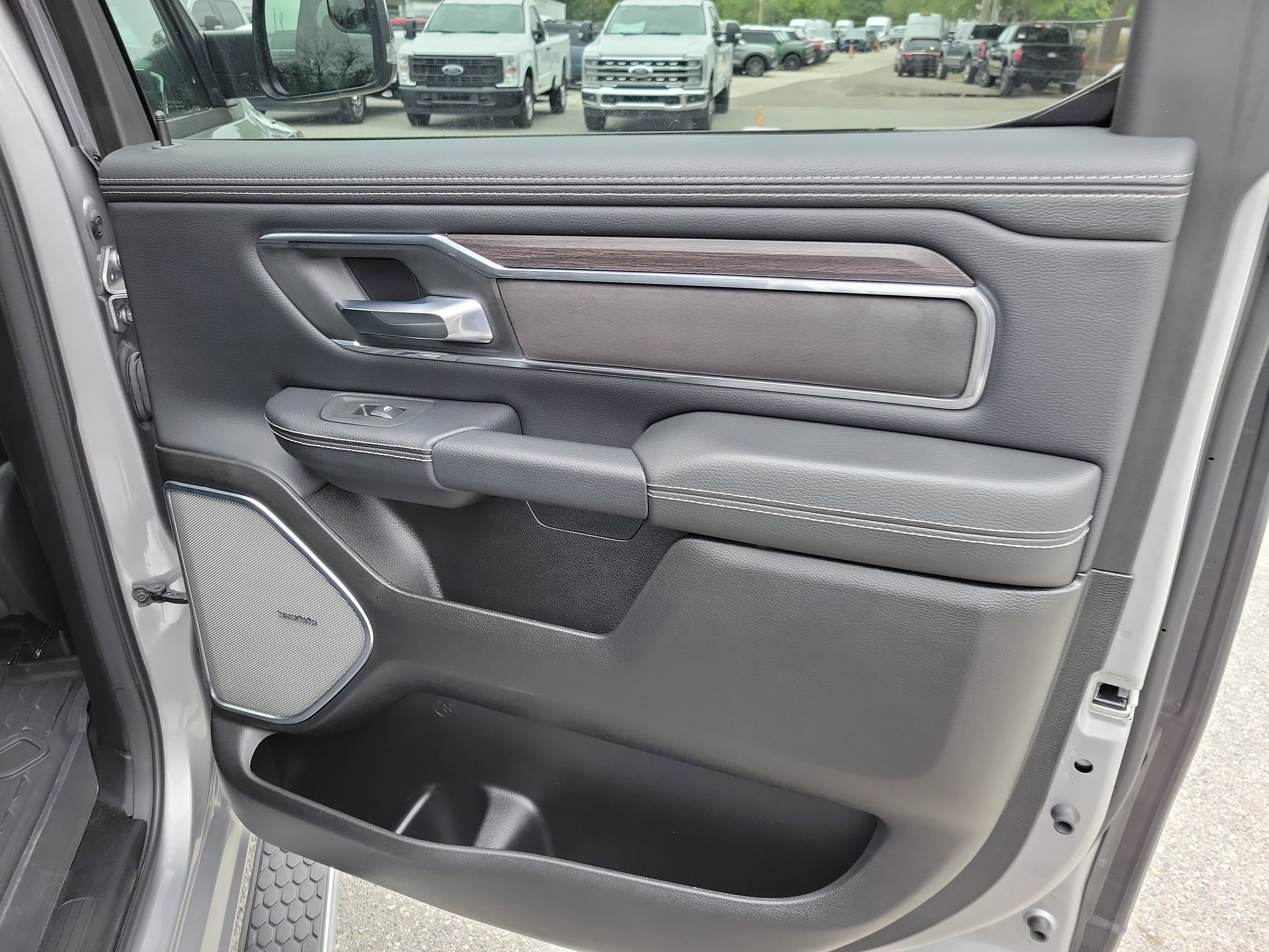 Used 2025 RAM 1500 Laramie image 26