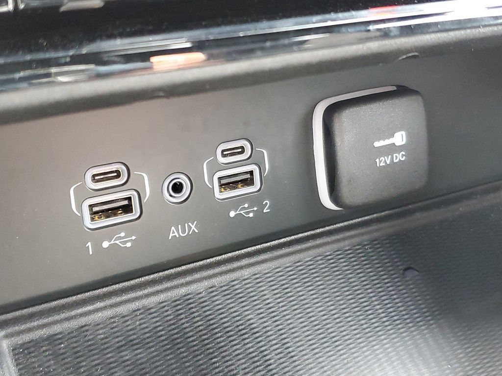 Used 2024 Jeep Grand Cherokee Overland w/ Luxury Tech Group IV AWD/4WD image 24