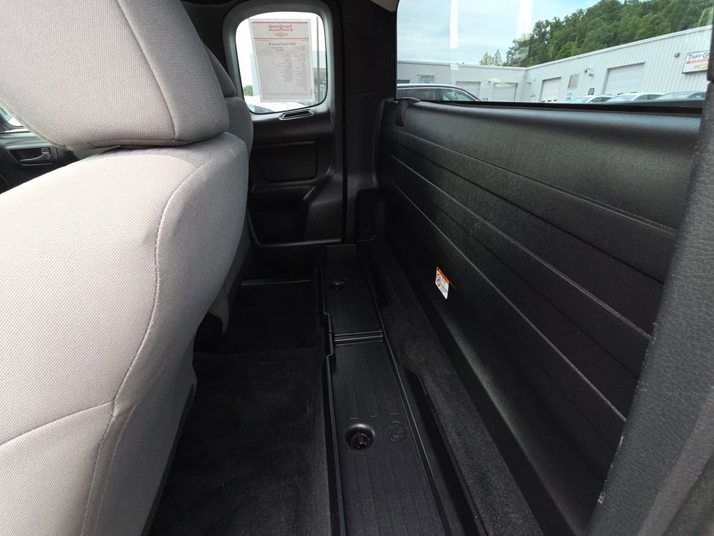 Used 2018 Toyota Tacoma SR AWD/4WD image 29