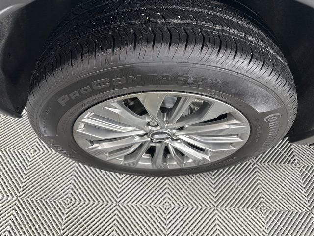 Used 2025 Cadillac XT4 Premium Luxury image 11