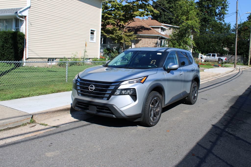 Used 2024 Nissan Rogue SV FWD image 2