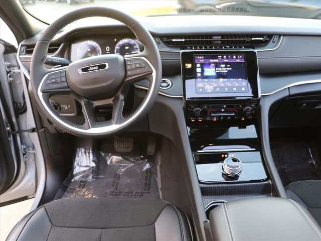 Used 2025 Jeep Grand Cherokee Altitude w/ Trailer Tow Package image 21