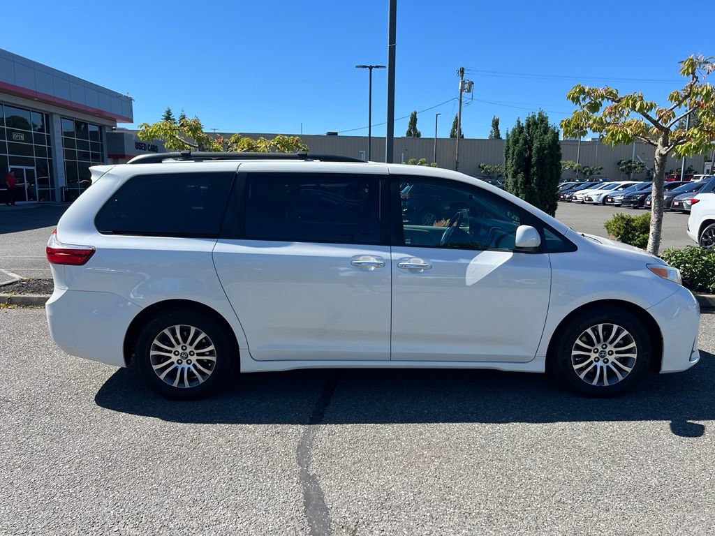 Used 2018 Toyota Sienna XLE w/ XLE Navigation Package FWD image 6