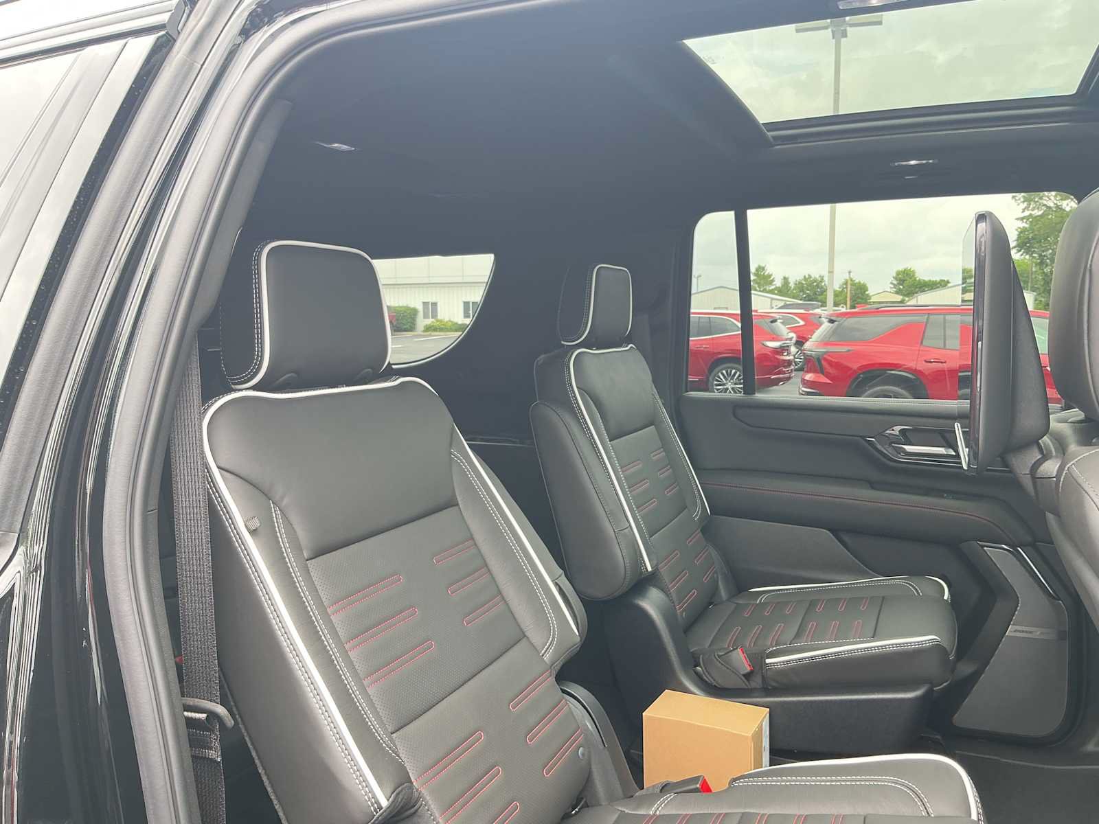 New 2026 GMC Yukon XL AT4 Ultimate AWD/4WD image 25