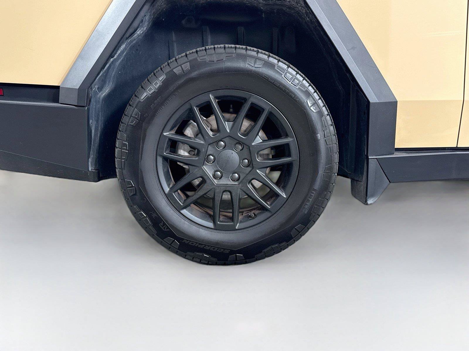 Used 2024 Tesla Cybertruck AWD Crew Cab image 19