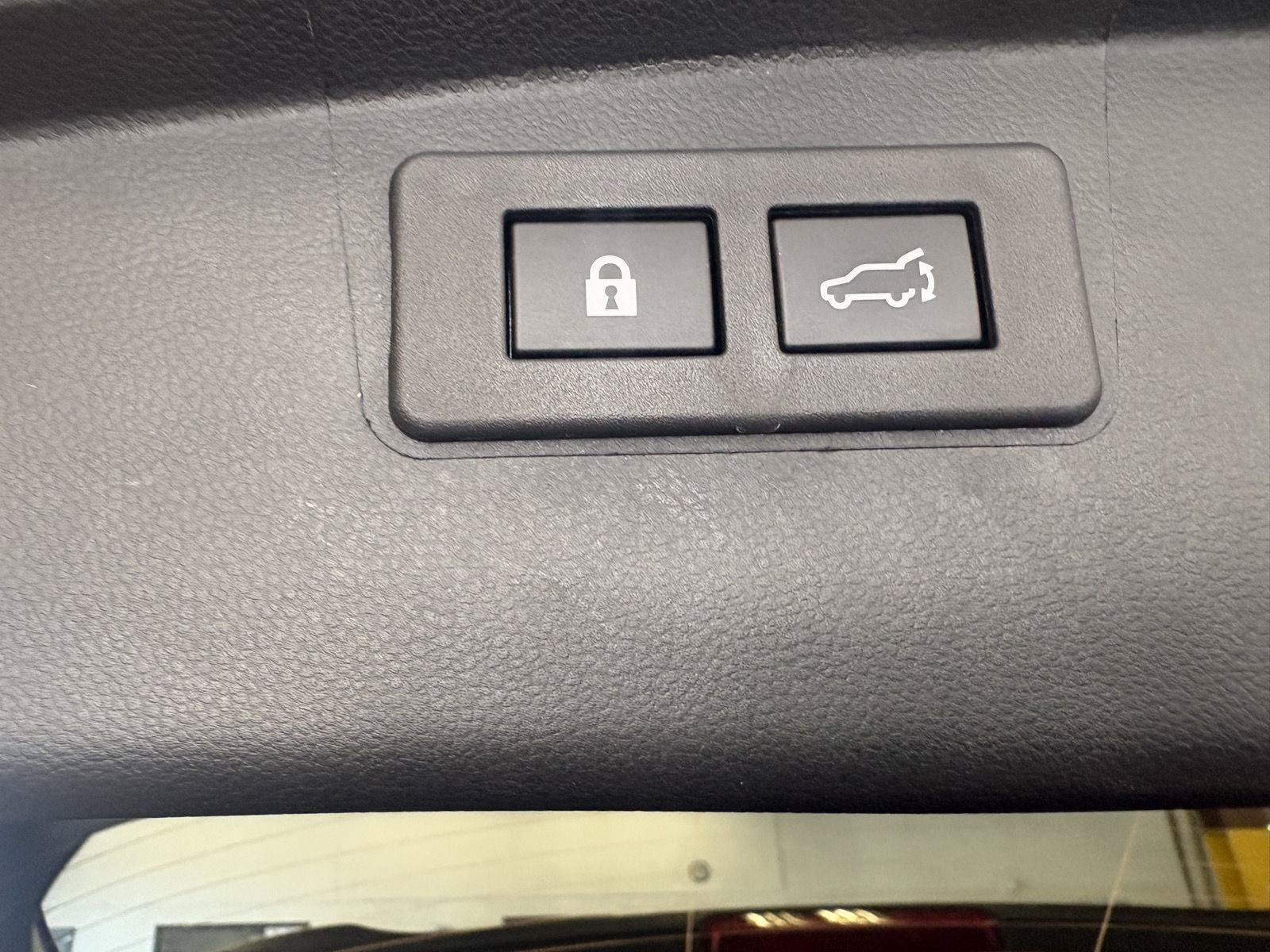 Used 2025 Subaru Outback Premium AWD/4WD image 19