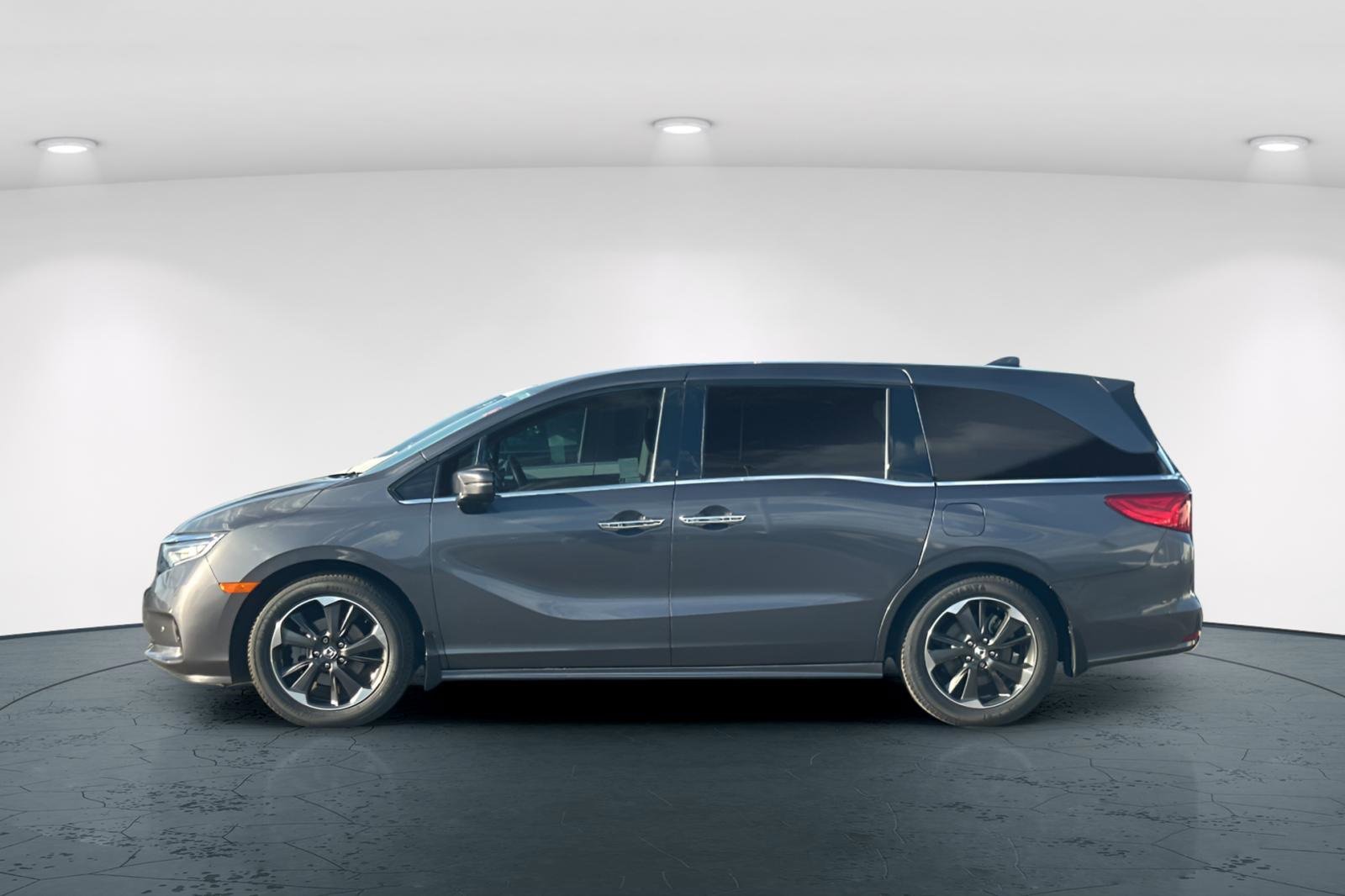 Certified 2024 Honda Odyssey Elite image 3